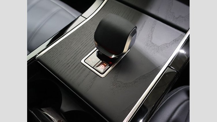 2024 認定中古車 Land Rover Range Rover Evoque オストゥーニパールホワイト P200（ガソリン） スタンダードホイールベース S