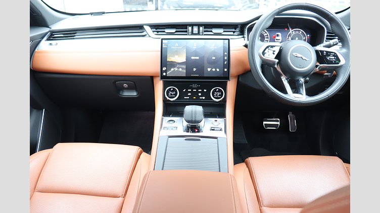 2024 認定中古車 Jaguar F-Pace サントリーニブラック D200 AWD（オートマチック）MHEV R-DYNAMIC SE