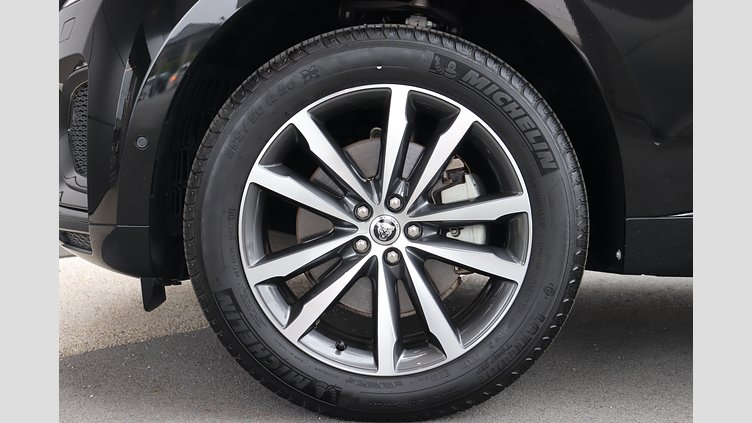 2024 認定中古車 Jaguar F-Pace サントリーニブラック D200 AWD（オートマチック）MHEV R-DYNAMIC SE