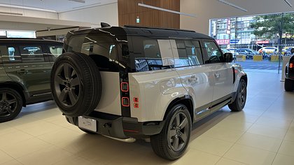 Defender 110 2