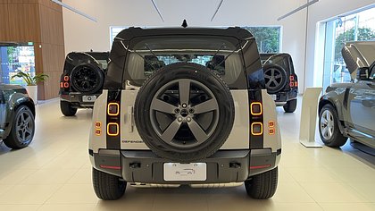 Defender 110 4