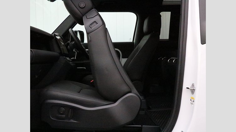 2025 認定中古車 Land Rover Defender 90 フジホワイト D350 ディーゼルマイルドハイブリッド X-Dynamic HSE