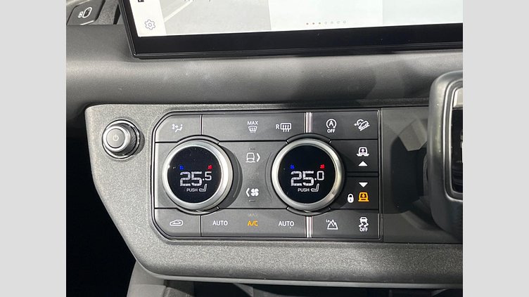 2023 認定中古車 Land Rover Defender 110 フジホワイト D300 AWD（AT） X-DYNAMIC HSE
