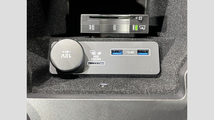 2018 認定中古車 Jaguar E-Pace サントリーニ ブラック D180 オートマチック全輪駆動 FIRST EDITION