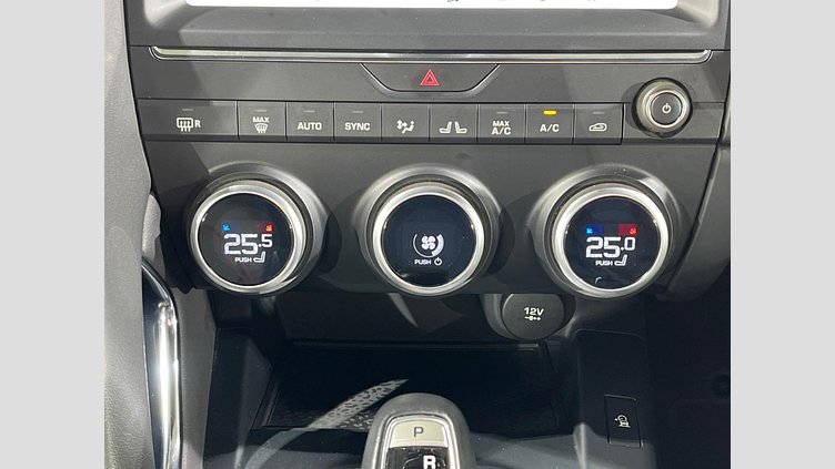2018 認定中古車 Jaguar E-Pace サントリーニ ブラック D180 オートマチック全輪駆動 FIRST EDITION