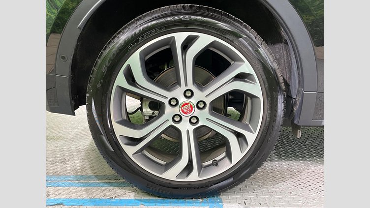 2018 認定中古車 Jaguar E-Pace サントリーニ ブラック D180 オートマチック全輪駆動 FIRST EDITION