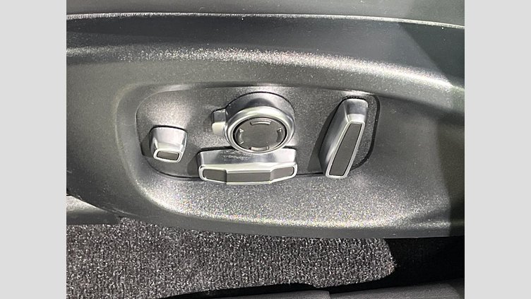 2018 認定中古車 Jaguar E-Pace サントリーニ ブラック D180 オートマチック全輪駆動 FIRST EDITION