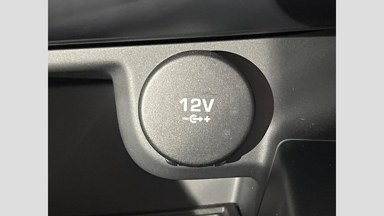 2018 認定中古車 Jaguar E-Pace サントリーニ ブラック D180 オートマチック全輪駆動 FIRST EDITION