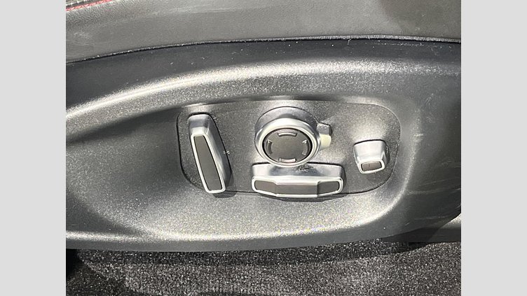 2018 認定中古車 Jaguar E-Pace サントリーニ ブラック D180 オートマチック全輪駆動 FIRST EDITION