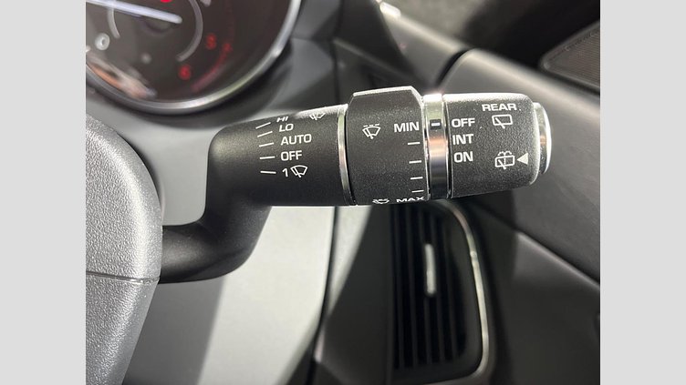 2018 認定中古車 Jaguar E-Pace サントリーニ ブラック D180 オートマチック全輪駆動 FIRST EDITION