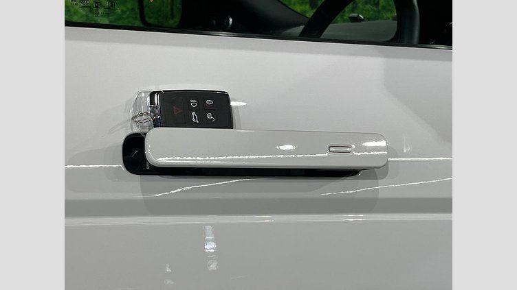 2024 認定中古車 Land Rover Range Rover Evoque フジホワイト プラグインハイブリッド（ガソリン） Standard Wheelbase DYNAMIC HSE