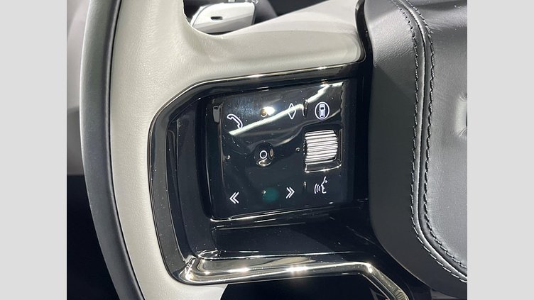 2024 認定中古車 Land Rover Range Rover Velar サントリーニブラック P400eプラグインハイブリッド（ガソリン） スタンダードホイールベース Dynamic SE