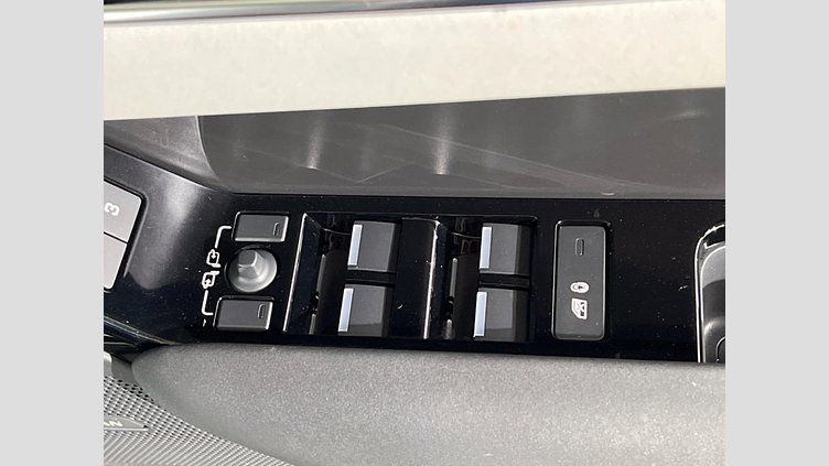 2024 認定中古車 Land Rover Range Rover Velar サントリーニブラック P400eプラグインハイブリッド（ガソリン） スタンダードホイールベース Dynamic SE