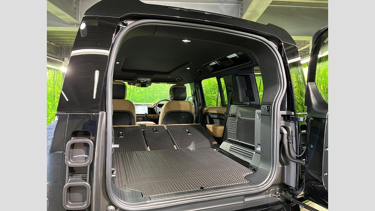 2025 認定中古車 Land Rover Defender 110 サントリーニブラック D350 ディーゼルマイルドハイブリッド X-Dynamic HSE
