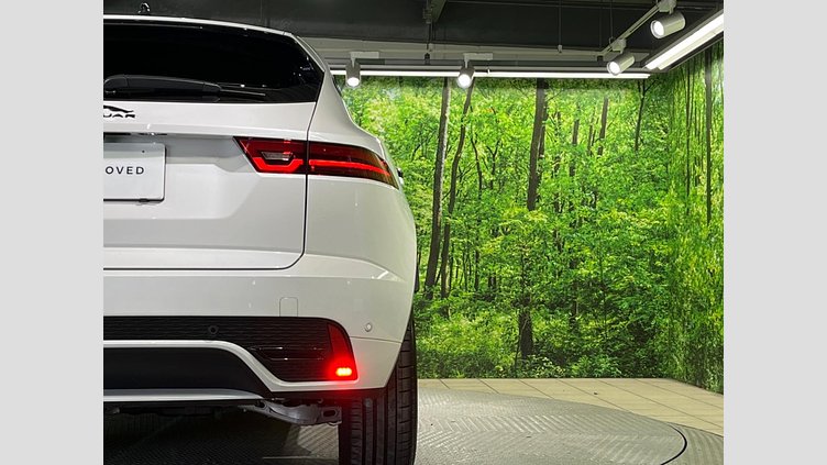 2024 認定中古車 Jaguar E-Pace オストゥーニパールホワイト P300eプラグインハイブリッド（ガソリン） R-DYNAMIC HSE
