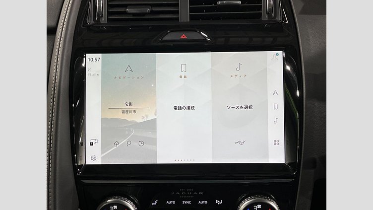 2024 認定中古車 Jaguar E-Pace オストゥーニパールホワイト P300eプラグインハイブリッド（ガソリン） R-DYNAMIC HSE