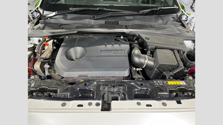 2024 認定中古車 Jaguar E-Pace オストゥーニパールホワイト P300eプラグインハイブリッド（ガソリン） R-DYNAMIC HSE