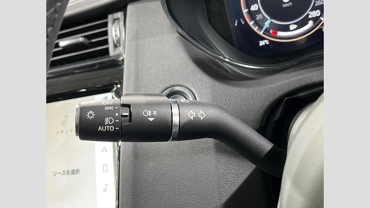 2024 認定中古車 Jaguar E-Pace オストゥーニパールホワイト P300eプラグインハイブリッド（ガソリン） R-DYNAMIC HSE