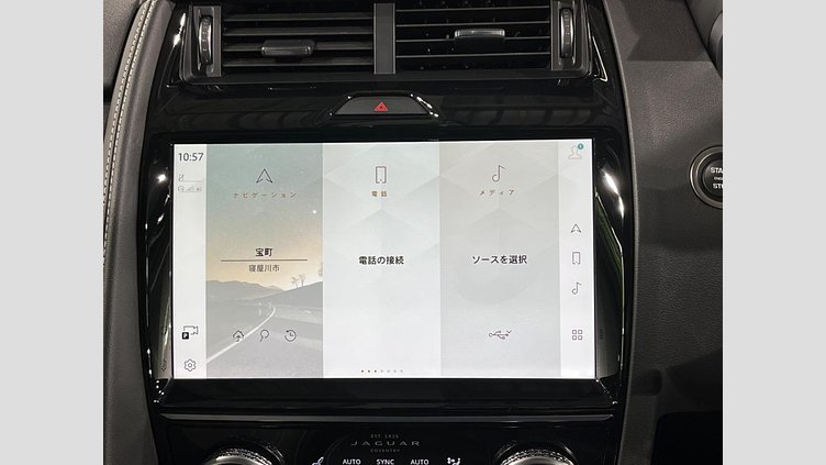 2024 認定中古車 Jaguar E-Pace オストゥーニパールホワイト P300eプラグインハイブリッド（ガソリン） R-DYNAMIC HSE