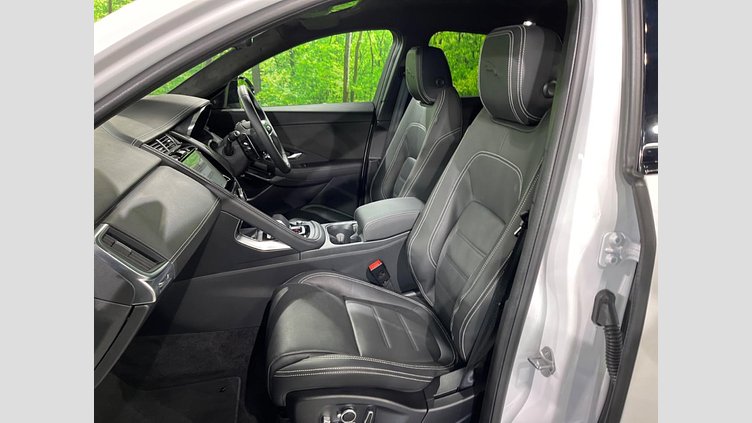 2024 認定中古車 Jaguar E-Pace オストゥーニパールホワイト P300eプラグインハイブリッド（ガソリン） R-DYNAMIC HSE