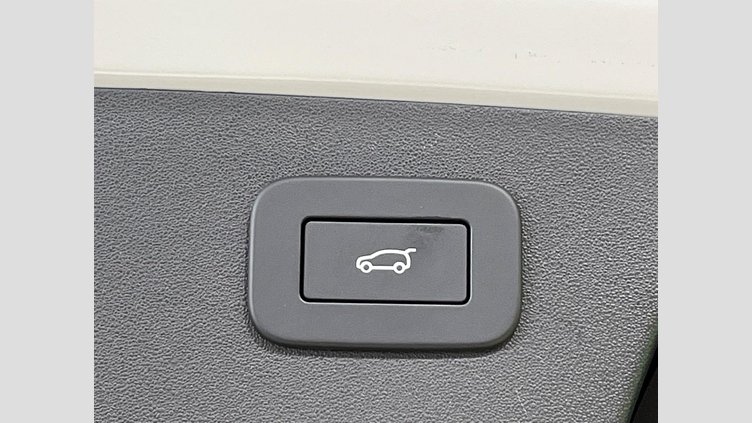 2024 認定中古車 Jaguar E-Pace オストゥーニパールホワイト P300eプラグインハイブリッド（ガソリン） R-DYNAMIC HSE