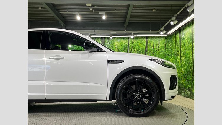 2024 認定中古車 Jaguar E-Pace オストゥーニパールホワイト P300eプラグインハイブリッド（ガソリン） R-DYNAMIC HSE