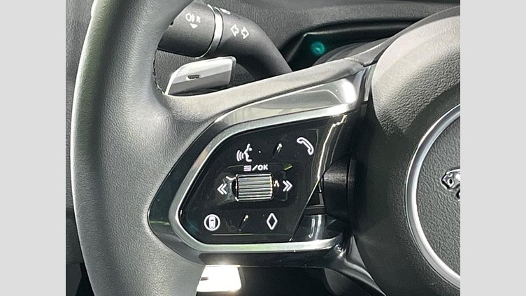 2024 認定中古車 Jaguar E-Pace オストゥーニパールホワイト P300eプラグインハイブリッド（ガソリン） R-DYNAMIC HSE
