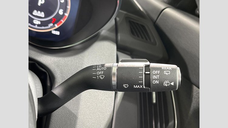 2024 認定中古車 Jaguar E-Pace オストゥーニパールホワイト P300eプラグインハイブリッド（ガソリン） R-DYNAMIC HSE
