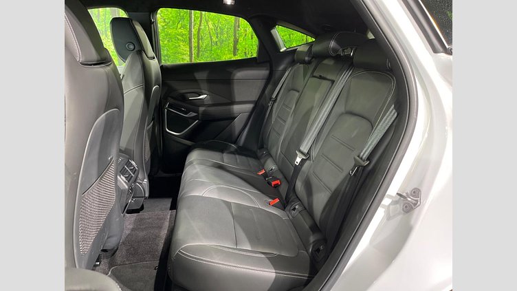 2024 認定中古車 Jaguar E-Pace オストゥーニパールホワイト P300eプラグインハイブリッド（ガソリン） R-DYNAMIC HSE