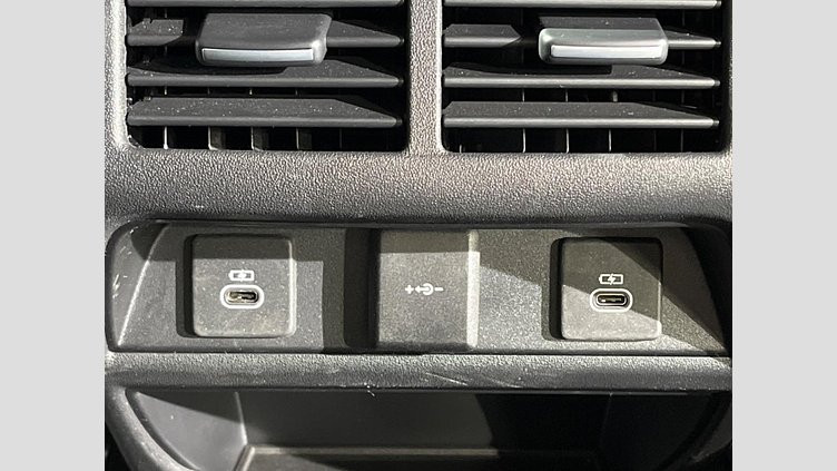 2024 認定中古車 Jaguar E-Pace オストゥーニパールホワイト P300eプラグインハイブリッド（ガソリン） R-DYNAMIC HSE