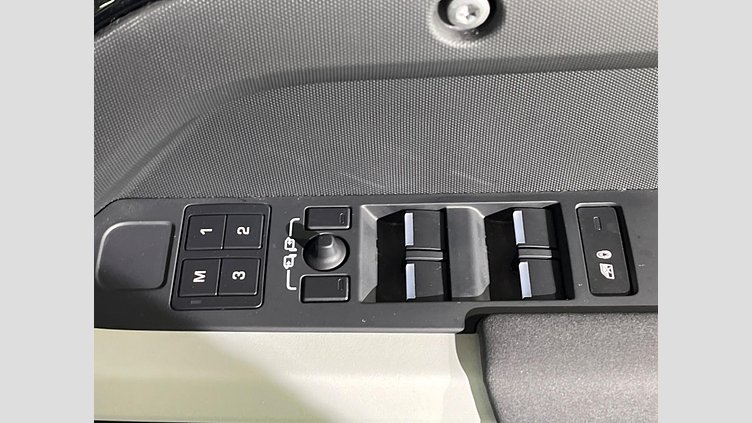 2023 認定中古車 Land Rover Defender 110 アイガーグレイ D300 AWD（AT） X-DYNAMIC SE