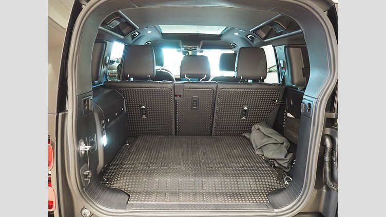 2024 Begagnad Land Rover Defender 110 Pangea Green Bensin Laddhybrid X-Dynamic SE