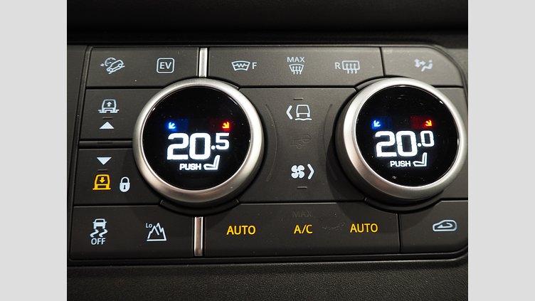 2024 Begagnad Land Rover Defender 110 Pangea Green Bensin Laddhybrid X-Dynamic SE