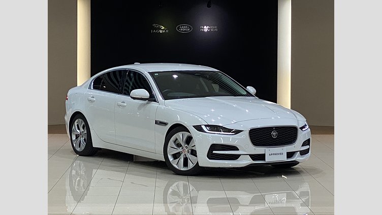 2021 認定中古車 Jaguar XE フジホワイト P250 RWD（オートマチック） 4 door Saloon S