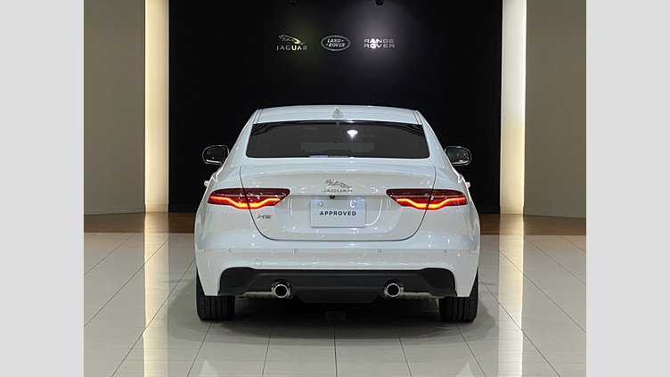 2021 認定中古車 Jaguar XE フジホワイト P250 RWD（オートマチック） 4 door Saloon S