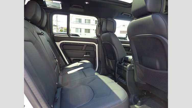 2025 認定中古車 Land Rover Defender 110 フジホワイト D350 ディーゼルマイルドハイブリッド X-Dynamic HSE