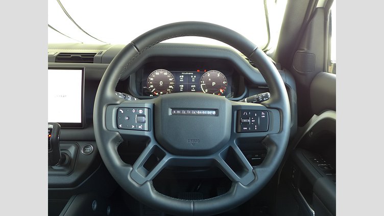 2025 認定中古車 Land Rover Defender 110 フジホワイト D350 ディーゼルマイルドハイブリッド X-Dynamic HSE