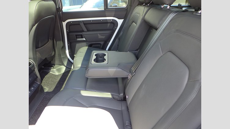 2025 認定中古車 Land Rover Defender 110 フジホワイト D350 ディーゼルマイルドハイブリッド X-Dynamic HSE