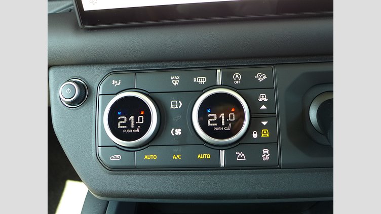 2025 認定中古車 Land Rover Defender 110 フジホワイト D350 ディーゼルマイルドハイブリッド X-Dynamic HSE