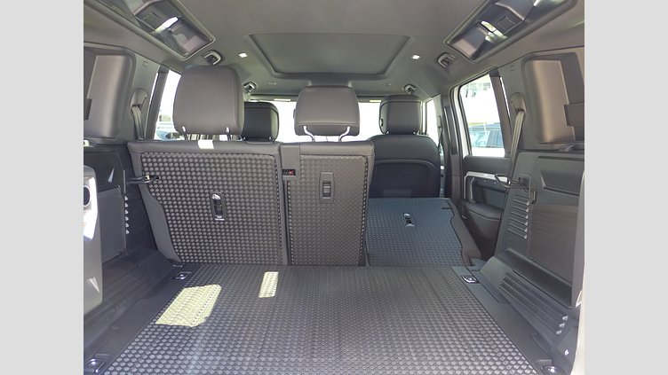 2025 認定中古車 Land Rover Defender 110 フジホワイト D350 ディーゼルマイルドハイブリッド X-Dynamic HSE