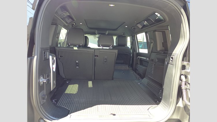 2025 認定中古車 Land Rover Defender 110 フジホワイト D350 ディーゼルマイルドハイブリッド X-Dynamic HSE