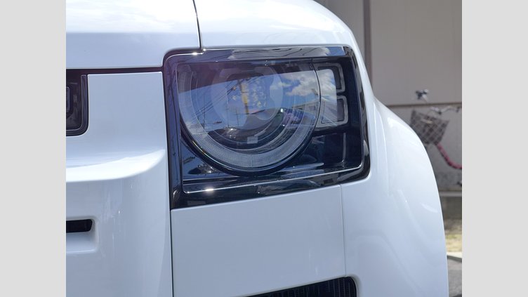 2025 認定中古車 Land Rover Defender 110 フジホワイト D350 ディーゼルマイルドハイブリッド X-Dynamic HSE