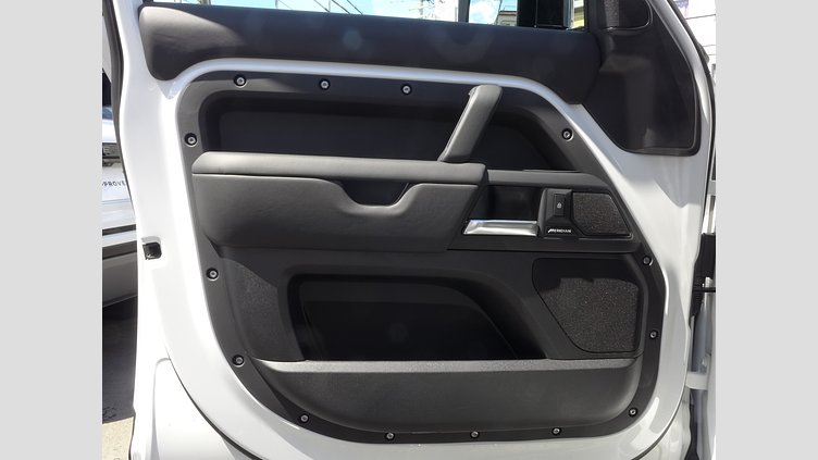 2025 認定中古車 Land Rover Defender 110 フジホワイト D350 ディーゼルマイルドハイブリッド X-Dynamic HSE