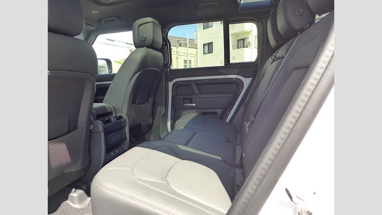 2025 認定中古車 Land Rover Defender 110 フジホワイト D350 ディーゼルマイルドハイブリッド X-Dynamic HSE