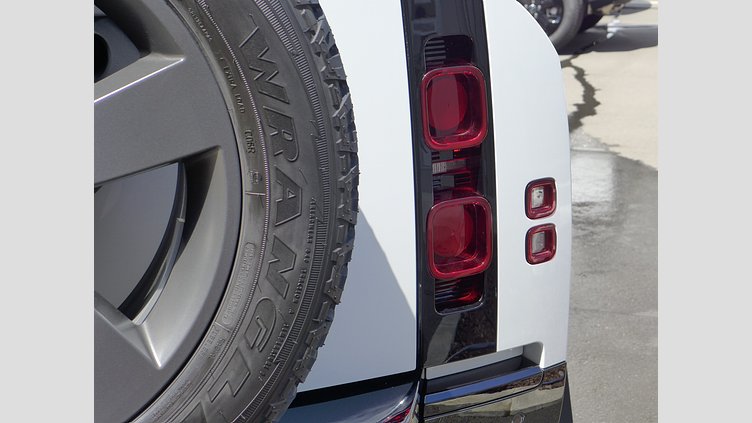 2025 認定中古車 Land Rover Defender 110 フジホワイト D350 ディーゼルマイルドハイブリッド X-Dynamic HSE