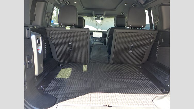 2025 認定中古車 Land Rover Defender 110 フジホワイト D350 ディーゼルマイルドハイブリッド X-Dynamic HSE