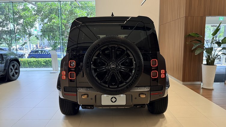 2025 新車 Land Rover Defender 110 (1DN) Charente Grey 夏朗德灰 P635 汽油 V8 輕油電混合 OCTA