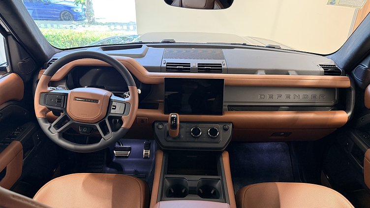 2025 新車 Land Rover Defender 110 (1DN) Charente Grey 夏朗德灰 P635 汽油 V8 輕油電混合 OCTA