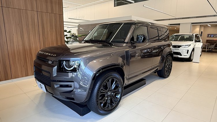 2025 新車 Land Rover Defender 110 (1DN) Charente Grey 夏朗德灰 P635 汽油 V8 輕油電混合 OCTA