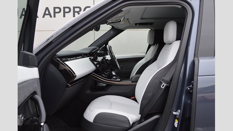 2023 認定中古車 Land Rover Range Rover Sport ヴァレジネブルー 3.0リッター6気筒300PSターボチャージドディーゼルMHEV（オートマチック） DYNAMIC SE